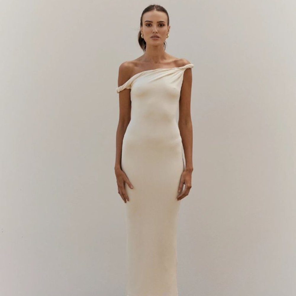 THE LONG POPPY DRESS CREAM